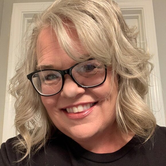 Meet your Posher, Rachel - Picture 1 of 1